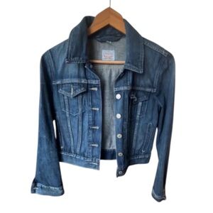 Levi’s Women’s Cropped Denim Jacket Size 100% Cotton Classic Blue Jean Jacket